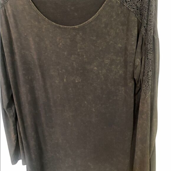 Andree by Unit Women’s Gray Distressed Top • Large - Picture 12 of 16